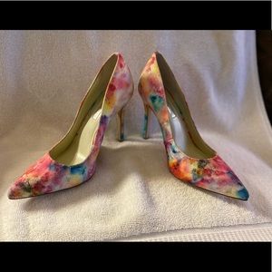 BCBG tie dye pumps size 5.5